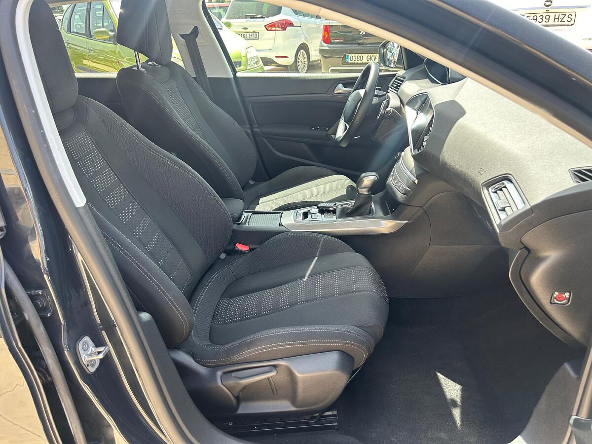 PEUGEOT 308 ALLURE 1.2 E-THP AUTO SPANISH LHD IN SPAIN 40000 MILES SUPERB 2017